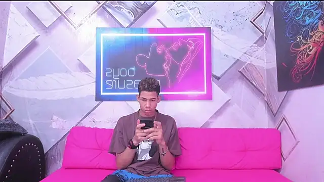 Snapshot of Little_nicoll chatting on 02.07.26 Little nicoll online show from 02.07.26