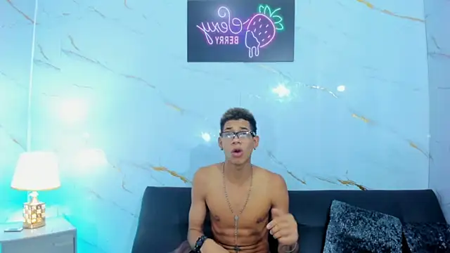 Snapshot of Little_nicoll chatting on 02.23.26 Little nicoll online show from 02.23.26