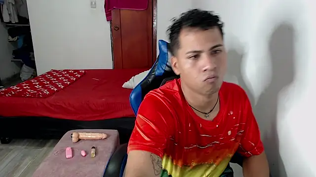 Raphael LatinBoy online show from 10.08.25