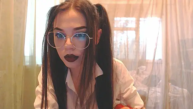 Snapshot of Lady_Elsa_Snow chatting on 10.25.25 Lady Elsa Snow online show from 10.25.25