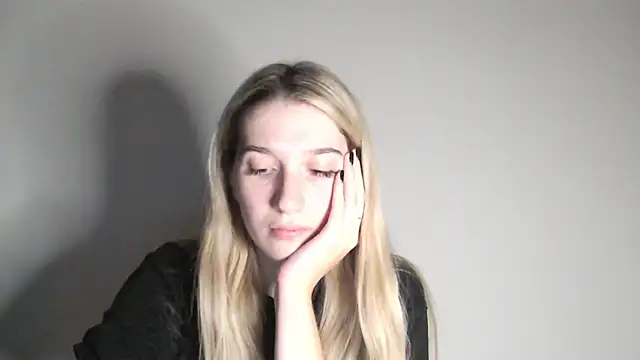 Snapshot of Lucyreeel_ chatting on 10.13.25 Lucyreeel online show from 10.13.25