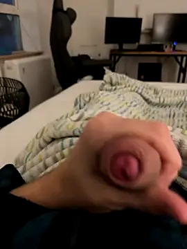 Snapshot of jakeBigCock1905 chatting on 11.25.25 jakeBigCock1905 online show from 11.25.25