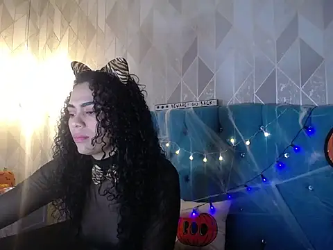 Snapshot of sheilapacheco chatting on 10.29.25 sheilapacheco online show from 10.29.25