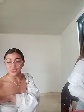 Snapshot of Camila-marinn chatting on 10.17.25 Camila-marinn online show from 10.17.25