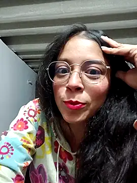 Snapshot of Eloisa_smith chatting on 10.25.25 Eloisa smith online show from 10.25.25