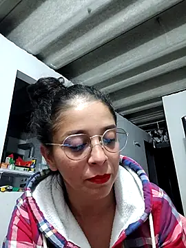 Snapshot of Eloisa_smith chatting on 10.27.25 Eloisa smith online show from 10.27.25