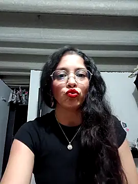 Snapshot of Eloisa_smith chatting on 10.29.25 Eloisa smith online show from 10.29.25