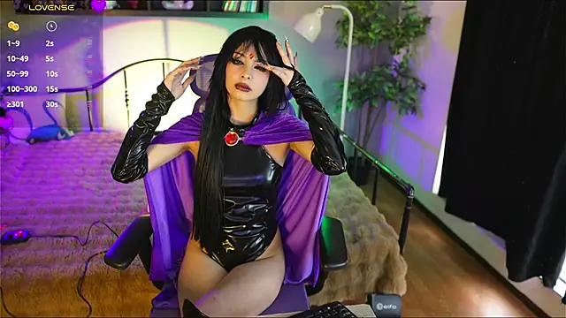 Snapshot of Bayonetta_doll chatting on 10.16.25 Bayonetta doll online show from 10.16.25