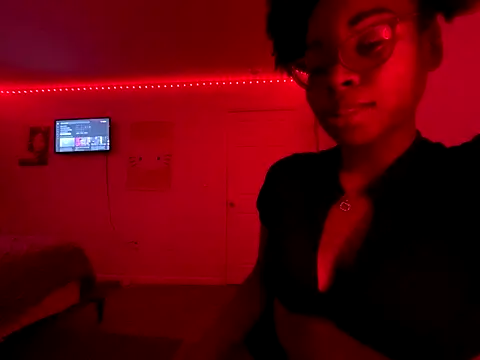 Snapshot of twerkaholic120 chatting on 10.08.25 twerkaholic120 online show from 10.08.25