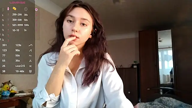 MiaLovelyOne online show from 11.13.25