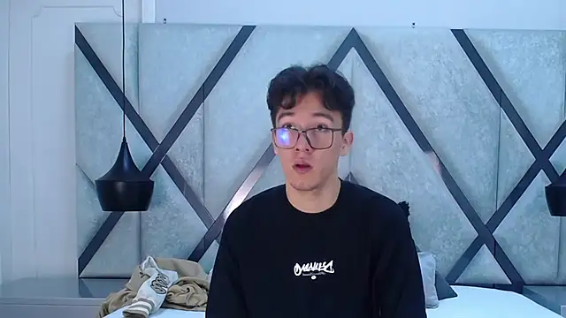 Snapshot of Austin_Reeds chatting on 10.16.25 Austin Reeds online show from 10.16.25