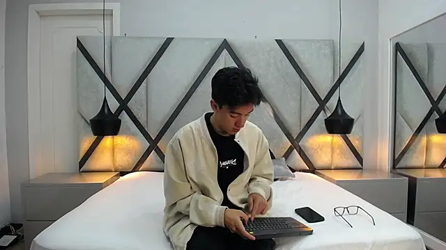 Snapshot of Austin_Reeds chatting on 10.17.25 Austin Reeds online show from 10.17.25