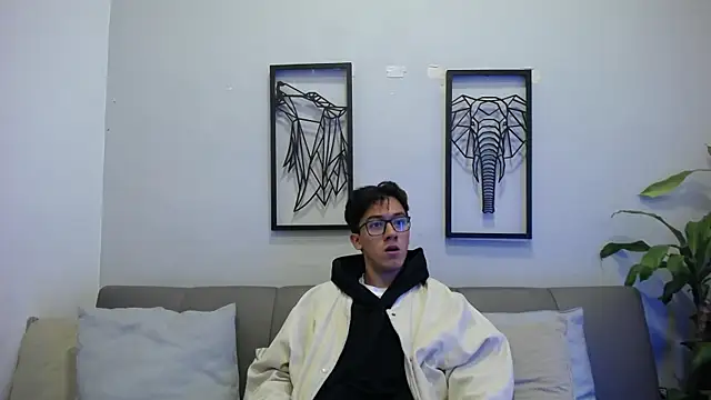 Snapshot of Austin_Reeds chatting on 10.20.25 Austin Reeds online show from 10.20.25