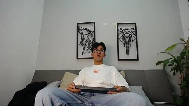 Snapshot of Austin_Reeds chatting on 10.21.25 Austin Reeds online show from 10.21.25