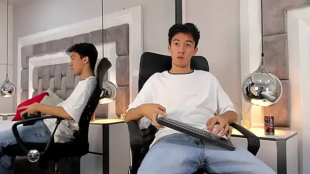 Snapshot of Austin_Reeds chatting on 10.26.25 Austin Reeds online show from 10.26.25