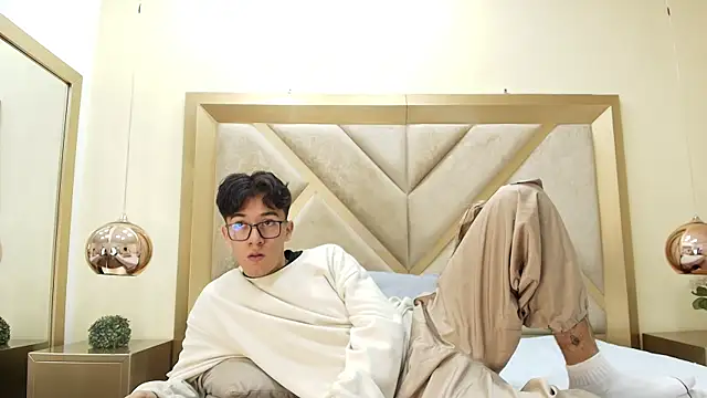 Snapshot of Austin_Reeds chatting on 10.29.25 Austin Reeds online show from 10.29.25