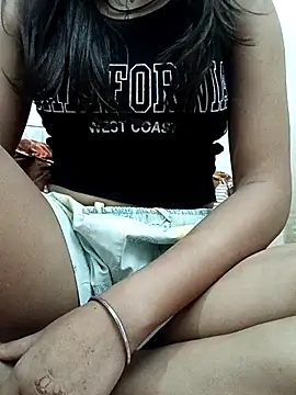 Snapshot of Sexy_Diyaa chatting on 10.08.25 Sexy Diyaa online show from 10.08.25