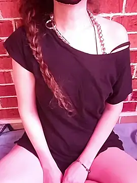 Snapshot of Heelite chatting on 10.21.25 Heelite online show from 10.21.25