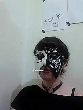 Snapshot of Heelite chatting on 10.28.25 Heelite online show from 10.28.25