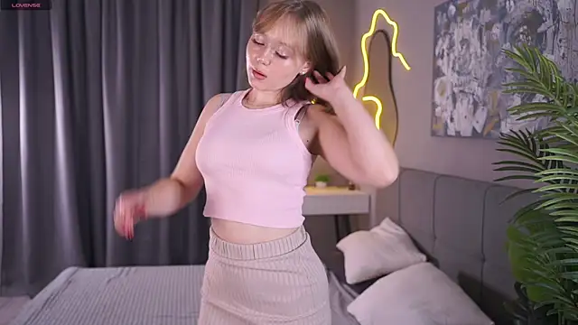 lorapalmerry online show from 10.12.25