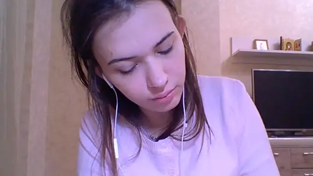 CeyaLier online show from 12.18.25