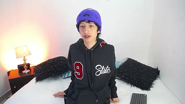 Emo Boy  online show from 11.21.25