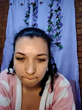 Snapshot of Miacollins12 chatting on 10.14.25 Miacollins12 online show from 10.14.25