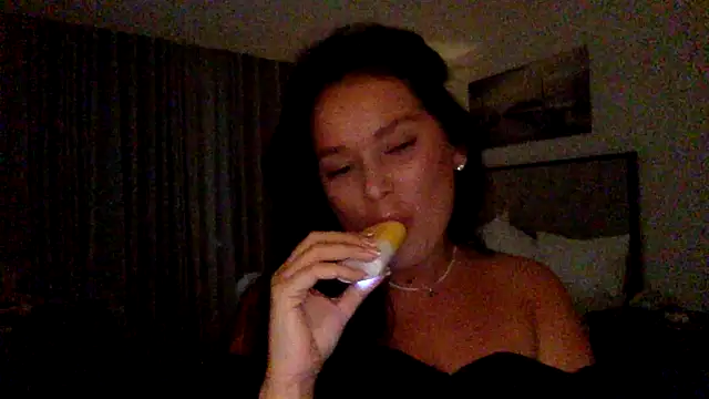 Snapshot of Fayronna chatting on 02.10.26 Fayronna online show from 02.10.26