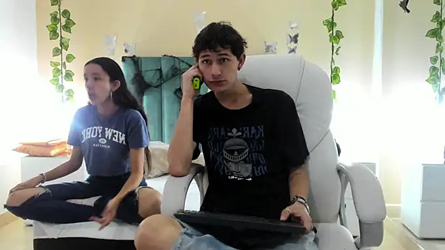 Snapshot of Taylor_and_exidt chatting on 10.16.25 Taylor and exidt online show from 10.16.25