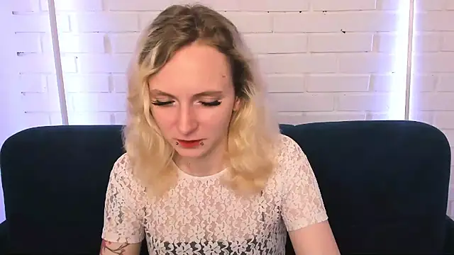 LikiLips online show from 10.14.25