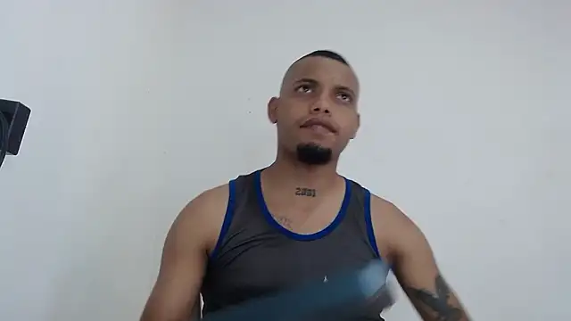 Snapshot of drako_monster chatting on 02.06.26 drako monster online show from 02.06.26