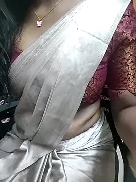 Snapshot of Tamilmallu-duskygirl03 chatting on 05.28.26 Tamilmallu-duskygirl03 online show from 05.28.26