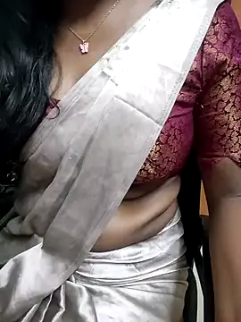 Snapshot of Tamilmallu-duskygirl03 chatting on 05.28.26 Tamilmallu-duskygirl03 online show from 05.28.26