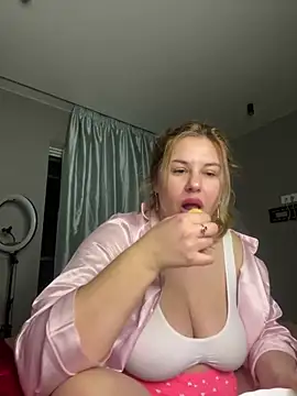 Snapshot of Passion-Blondy chatting on 05.15.26 Passion-Blondy online show from 05.15.26