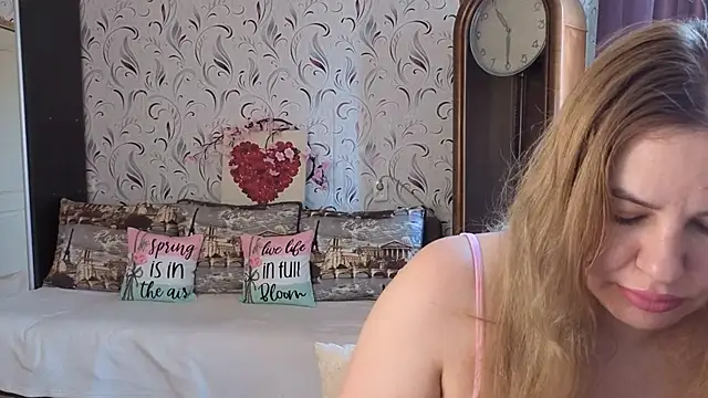 Snapshot of Passion-Blondy chatting on 06.26.26 Passion-Blondy online show from 06.26.26