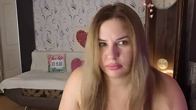 Snapshot of Passion-Blondy chatting on 07.29.26 Passion-Blondy online show from 07.29.26