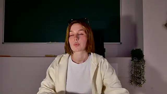 Snapshot of ClaireMathis chatting on 04.27.26 ClaireMathis online show from 04.27.26