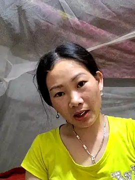 Snapshot of gio-thu chatting on 05.13.26 gio-thu online show from 05.13.26