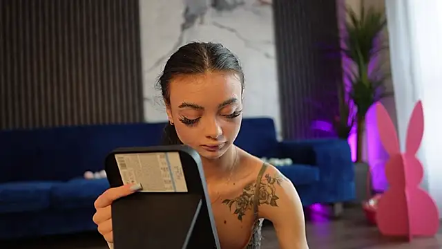 RachelRavee online show from 04.06.26