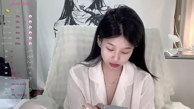 QiQi-779 online show from 10.24.25