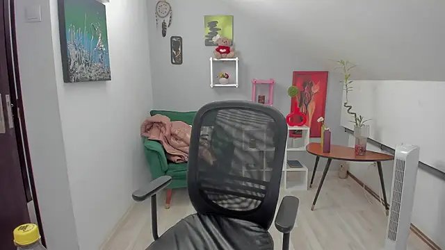 BettyJamess online show from 10.21.25