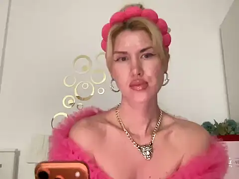 Snapshot of Ilymaris chatting on 02.10.26 Ilymaris online show from 02.10.26