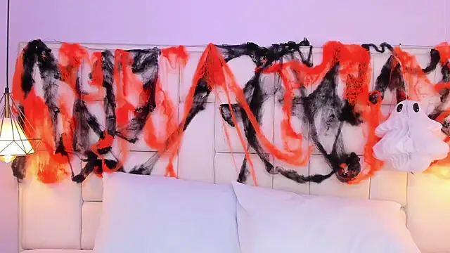 EmmaHolter online show from 10.20.25
