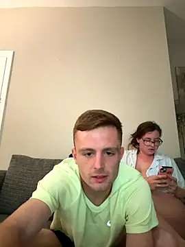 Snapshot of BellaBoux_XOXO chatting on 10.09.25 BellaBoux XOXO online show from 10.09.25