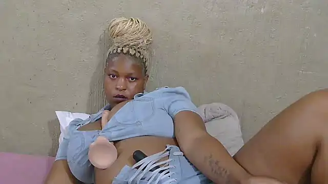 ZuriVixen online show from 10.17.25