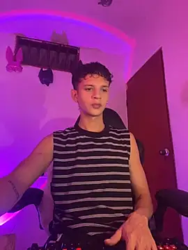 tylernova online show from 10.23.25