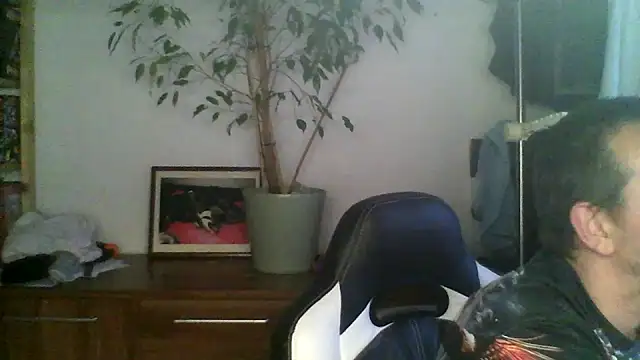 Snapshot of Macknow chatting on 10.11.25 Macknow online show from 10.11.25