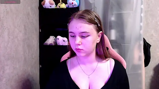 Snapshot of Lucille_Lighter chatting on 10.20.25 Lucille Lighter online show from 10.20.25