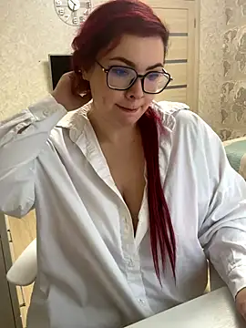 Snapshot of EmiStevens chatting on 10.20.25 EmiStevens online show from 10.20.25