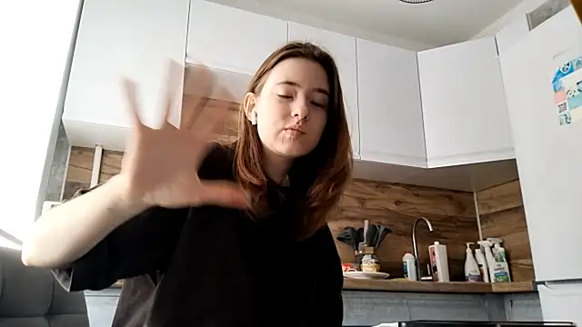 Snapshot of LUNA_KLEIN chatting on 10.09.25 LUNA KLEIN online show from 10.09.25